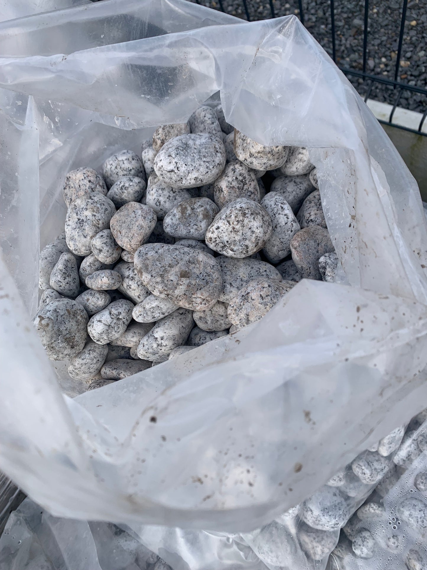 Galet Granit Gris 25/50mm Poitou Carrelage