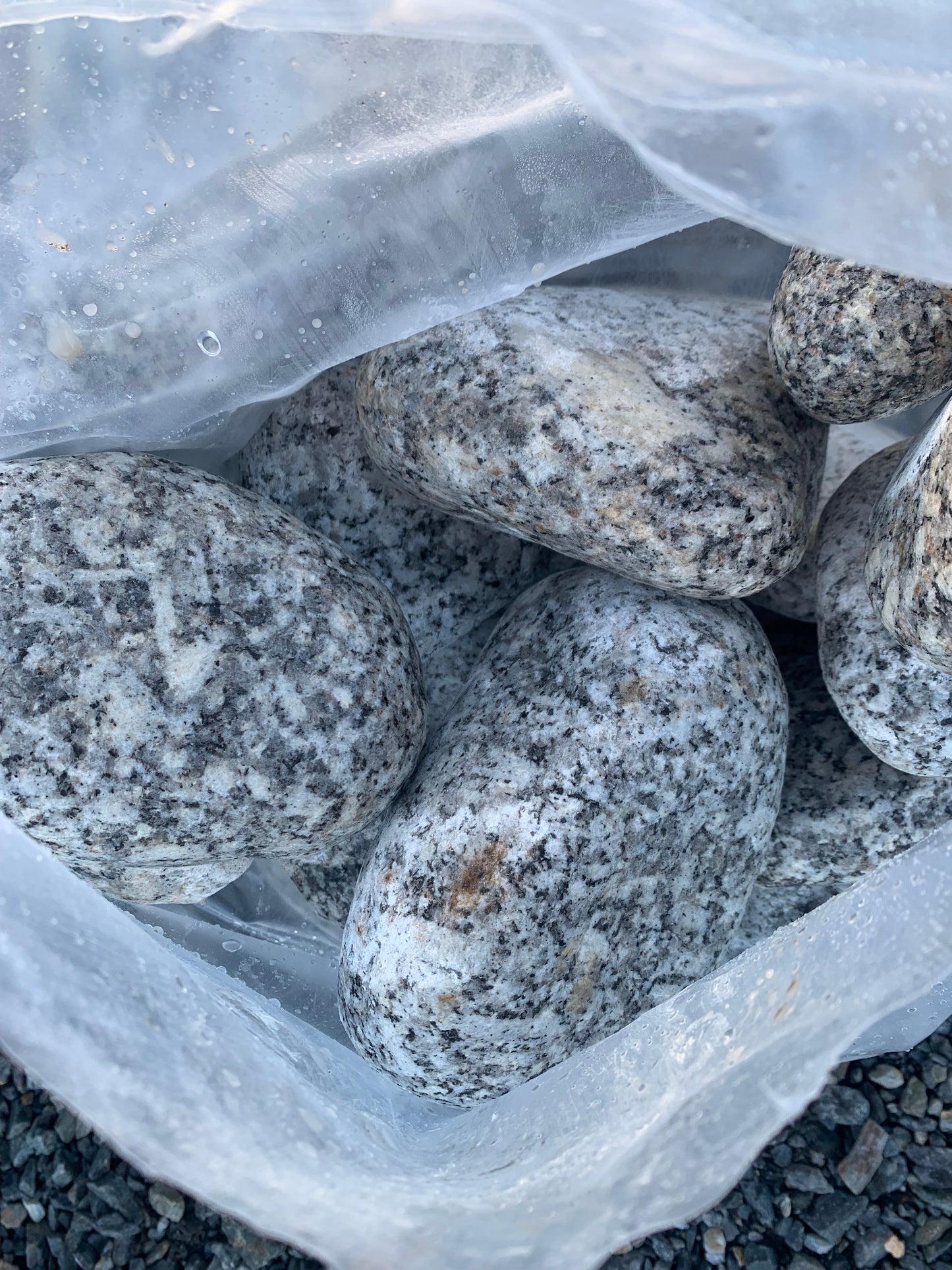 Galet Granit Gris 50/100mm Poitou Carrelage