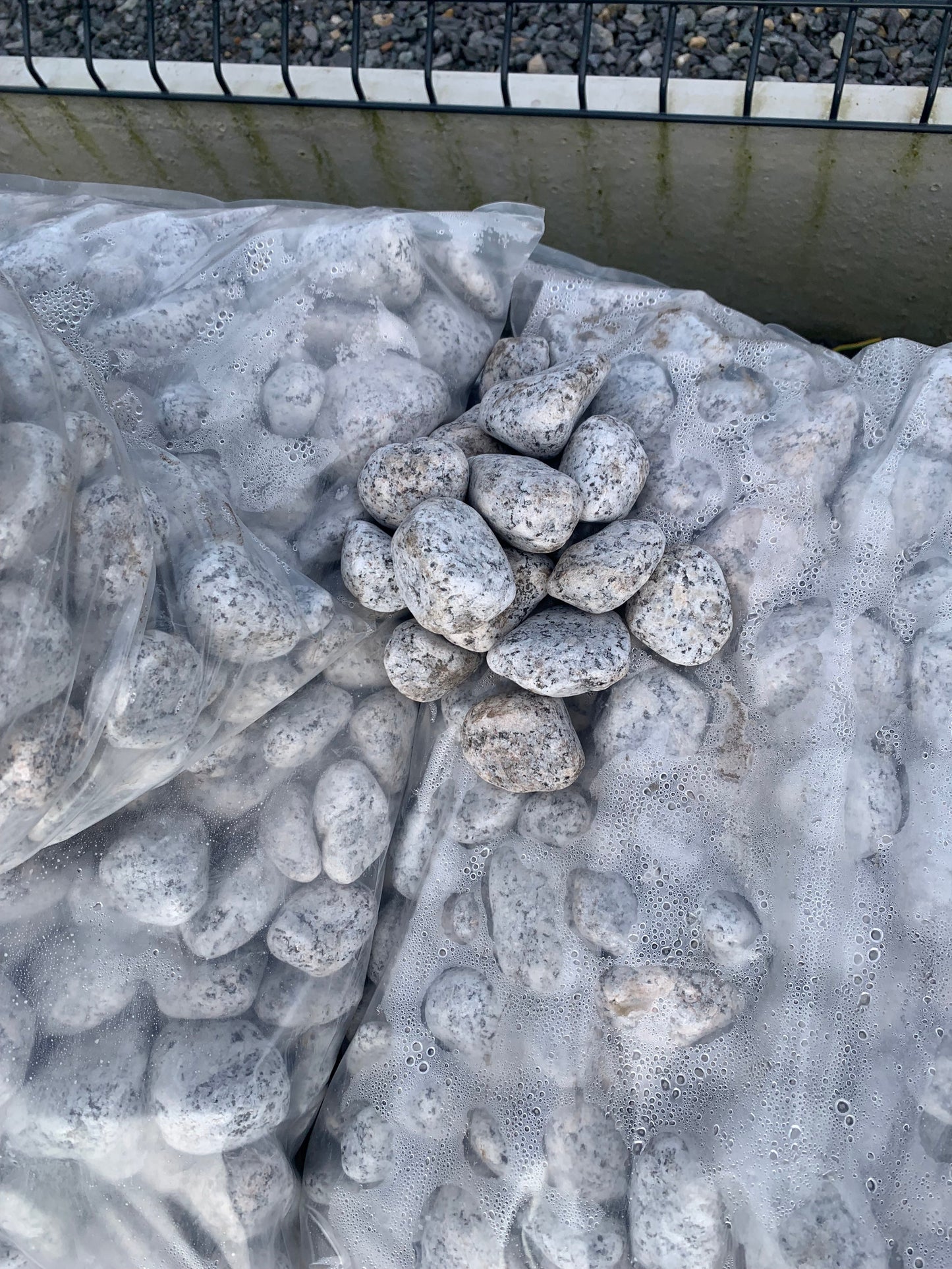 Galet Granit Gris 25/50mm Poitou Carrelage